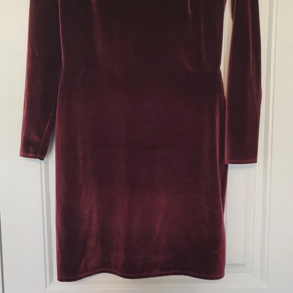 Hollister Velvet Dress - Picture 3 of 7
